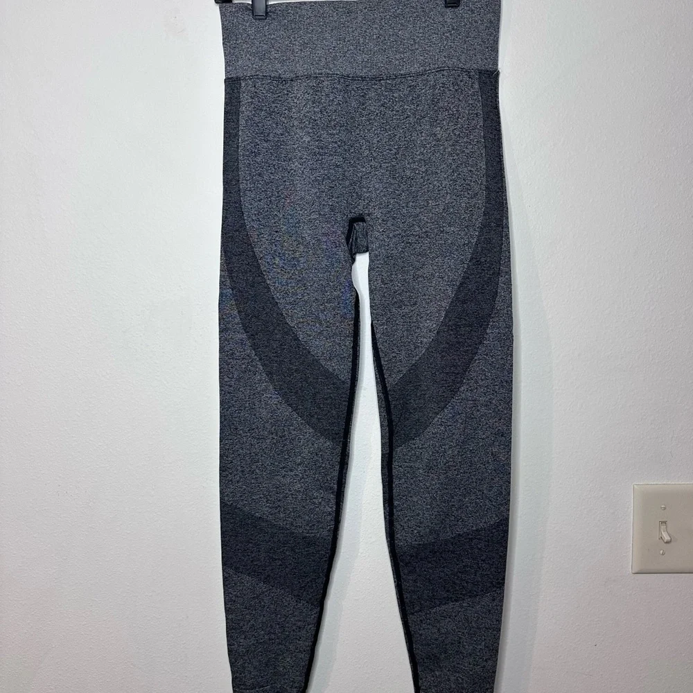 PINK Victoria's Secret Dark Gray Leggings - Picture 1 of 4
